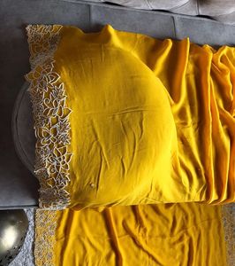 Sari en organza de soie élégant avec bordure perlée et motif ajouré, idéal pour les mariages, les soirées, les festivals et les occasions spéciales - Product Image 5