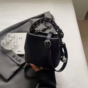 Sac seau uni tendance et polyvalent - Product Image 6