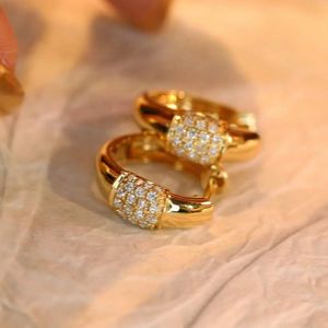 Boucles d'oreilles créoles Xinfly en or 18 carats avec diamant naturel taille brillant 0,18 carat en or jaune - Product Image 2
