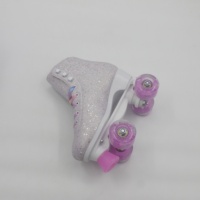 Yijiu Solide OEM Enfants Patins À Roulettes Lampe ABEC-7 PVC Semelle Extérieure 4 Roues Skate Chaussures pour 3 Ans Patins En Alliage De Carbone Roue PU