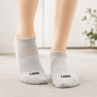 Chaussettes de sport personnalisées haut de gamme en jacquard avec lettres, respirantes, pour l'automne, avec logo personnalisé, pour la gym, l'entraînement, la course et le fitness
