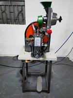 Machine à œillets semi-automatique