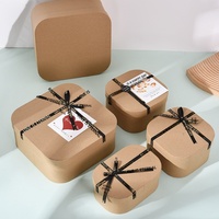 Boîte cadeau élégante en carton spécial avec couvercle et base à bords arrondis, idéale pour l'emballage de gâteaux et parfait pour les cadeaux d'anniversaire