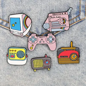 Симпатичная мультяшная розовая игровая консоль gameboy эмалированная брошь мозаика в виде сердечка корсаж оптом значок на лацкан рубашки