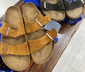 Pantofole Mocassino da <span class=keywords><strong>Uomo</strong></span> Eleganti in Pelle Scamosciata <span class=keywords><strong>Invernali</strong></span> con Suola in Sughero e Cinturino Regolabile, Modello Unisex - Product Image 1