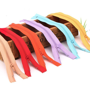 Cierres de nailon de 20 cm con extremo cerrado y deslizadores sin bloqueo para uso en prendas de vestir, tiradores de cremallera coloridos - Product Image 2