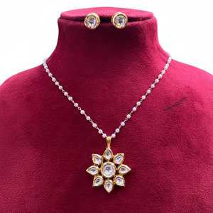 Ensemble de pendentifs en chaîne avec pierres Kundan plaqué or blanc de Jewelemarket, collection de bijoux élégants et raffinés - Product Image 2