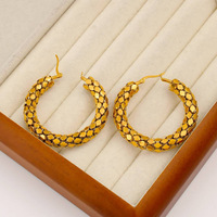 Boucles d'oreilles créoles texturées tressées épaisses plaquées or 18 carats en acier inoxydable creux étanche, larges à clipser pour femme