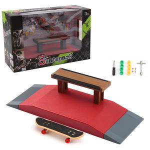Modèle de skateboard à doigts en bois d'érable, jouet d'assemblage créatif <span class=keywords><strong>pour</strong></span> sports d'intérieur, <span class=keywords><strong>pour</strong></span> les sites de <span class=keywords><strong>skatepark</strong></span> - Product Image 4