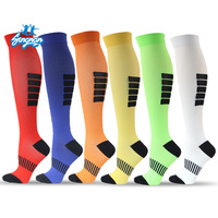 Chaussettes de compression sportives personnalisées pour jeunes, hommes et femmes, respirantes, pour le football, 100 % polyester, écologiques, été, ODM, mi-mollet