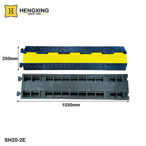 Seguridad vial Bloqueo apretado duradero Joroba <span class=keywords><strong>para</strong></span> exteriores Cubierta de alambre de PVC amarillo 2 canales <span class=keywords><strong>Protector</strong></span> de cable de goma negro - Product Image 2