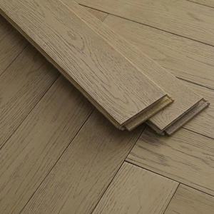 Suelo de madera dura de roble blanco sólido con textura de troncos enteros Suelo de madera de espiga de <span class=keywords><strong>parquet</strong></span> cepillado de grano de madera transparente - Product Image 1