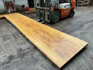 Tabla de Madera de Teca Africana con Vetas Naturales y Borde Natural - Mesa de Madera Sólida de Lujo para Interiores Opulentos - Product Image 2