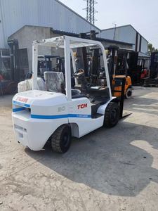 Montacargas Diésel Mini Japonés Usado de 3 Toneladas con Mástil de 3 Etapas TCM TCM30 FD30 para Uso en Interiores, Operación de Pie, en Venta a Bajo Precio - Product Image 3