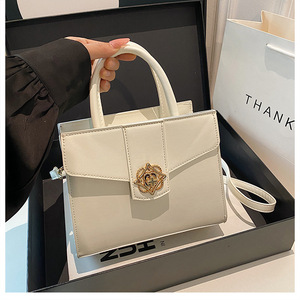 กระเป๋าถือแฟชั่นหรูหราสำหรับผู้หญิงขายส่ง ปี 2024 รุ่นใหม่ สายสะพายเดี่ยว ปิดแบบคลุม ใช้ได้ทุกฤดู - Product Image 4