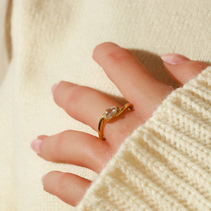 Anillo YF5111 <span class=keywords><strong>de</strong></span> Moda para San Valentín, Minimalista, Impermeable, Chapado en Oro <span class=keywords><strong>de</strong></span> 18k PVD, Acero Inoxidable, con Zirconia en Forma <span class=keywords><strong>de</strong></span> Ojo <span class=keywords><strong>de</strong></span> Caballo Relámpago - Product Image 4