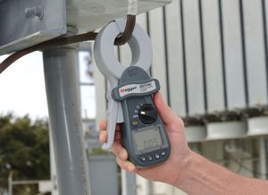 Medidor de Resistencia a Tierra Digital con Pinza DET24C con Almacenamiento y Descarga de Datos - Product Image 6