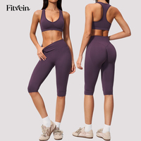 Ensemble de yoga sans couture prêt pour le studio : soutien-gorge dos nageur et leggings capri – Tenue de fitness et de yoga