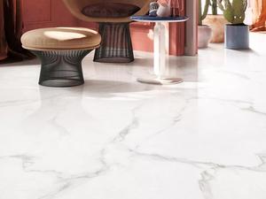 Carreaux de porcelaine émaillée brillante 60x60cm, antidérapants, effet marbre Karara blanc, de haute qualité, couleur blanche, pour salon. - Product Image 3