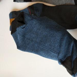 Calcetines para hombre, calcetines para personas mayores, calcetines casuales a media pantorrilla, calcetines a rayas multicolor para hombre, calcetines al por mayor de 1 yuan, 2 yuan. - Product Image 1