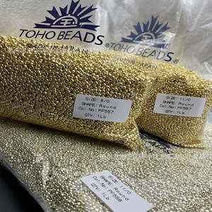 Vente en gros de 1.5mm 2mm 10 grammes perles de rocaille en verre Toho originales japonaises de qualité supérieure mini perles de rocaille pour la fabrication de bijoux - Product Image 5