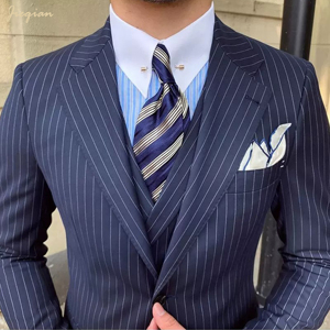 Costume sur mesure en laine <span class=keywords><strong>bleu</strong></span> <span class=keywords><strong>marine</strong></span> à fines rayures pour <span class=keywords><strong>homme</strong></span>, coupe ajustée, ensemble 3 pièces, costumes de luxe pour affaires et mariages, <span class=keywords><strong>blazer</strong></span> et pantalon de costume - Product Image 5