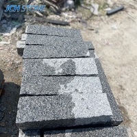 Pilier de palissade en pierre de granit gris naturel bon marché de la Chine pour clôture de jardin et bordures