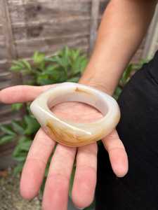 กำไลเรซิ่นอะคริลิคสุดอินเทรนด์สำหรับสุภาพสตรีอุปกรณ์เสริมที่โดดเด่นและน้ำหนักเบาเหมาะสำหรับงานปาร์ตี้หรือแฟชั่นประจำวัน - Product Image 4