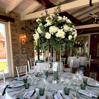 Fleurs artificielles polyvalentes en soie de 50 cm pour décoration de mariage et fournitures MoKtong – Grandes boules de fleurs noires avec présentation pour allée