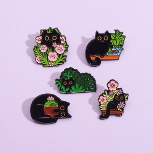 Spilla in metallo smaltato morbido Gatto Nero, Spilla a forma di Gatto Kawaii con Pianta, Distintivo con Animale Carino, Fiore e Cactus, Regalo, Spille da Bavero all'ingrosso - Product Image 2