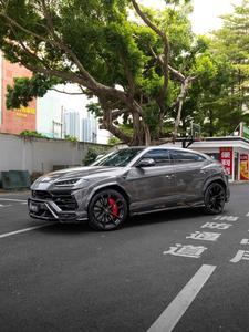 ชุดแต่ง Lamborghini Urus รุ่น URUS อัพเกรดสไตล์สุดหรู คาร์บอนไฟเบอร์  ลิ้นหน้า สเกิร์ตข้าง ดิฟฟิวเซอร์ สปอยเลอร์  ซุ้มล้อ ฝากระโปรง - Product Image 3