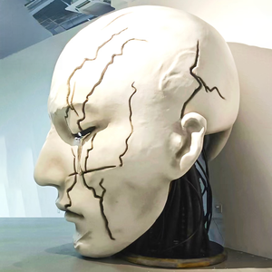 Sculpture artistique de visage humain avec support de talon haut-Figure de visage en fibre de verre noire pour la conception intérieure de luxe - Product Image 5