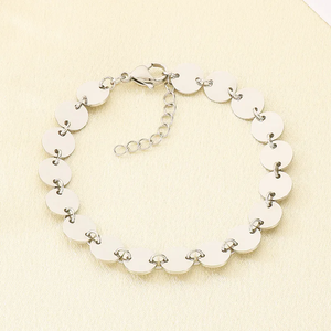 Pulsera de Lujo Chapada en Oro de 18K con Diseño 3D de Disco Redondo Liso, Fabricada en Acero Inoxidable 304 con Acabado de Electroplacado al Vacío - Product Image 5