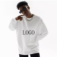 Hochwertiges, schweres, ringgesponnenes Baumwoll-T-Shirt in Uni-Weiß, Oversize-Schnitt, langärmlig, mit Rundhalsausschnitt, individuell gestaltbar.