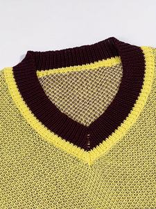 T-shirt en maille décontracté à manches courtes avec logo personnalisé, 100% coton, jacquard, col en V, design pour homme, haut en maille à manches courtes pour l'été - Product Image 3