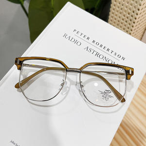 Gafas Ópticas Unisex Qianai con Montura Rectangular Irregular M4-7537 de Acetato Dorado con Protección Anti Luz Azul - Product Image 5