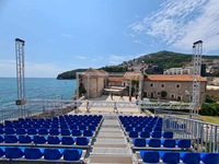 Escenario Grande de Aluminio para Eventos con Estructura de Truss y Conexión Tipo Spigot