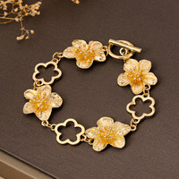 Bracelet élégant en alliage avec motif floral à cinq feuilles et pierre naturelle pour femmes, idéal pour les fêtes et les vacances