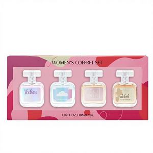 Set Regalo di 4 Profumi da Donna Eau De Parfum Lunga Durata 4 Fragranze per Vacanze Appuntamenti Vita Quotidiana Feste 30ml/Bottiglia Modello - Product Image 1