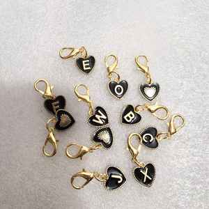 Letras alfabeto dupla face rosa coração Keychain amor gota óleo liga acessórios pingente com fecho lagosta - Product Image 3