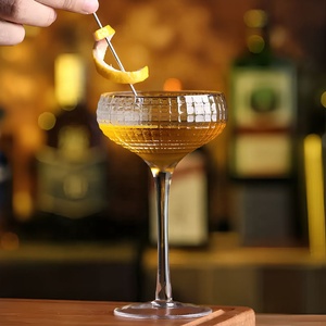 Copas de champán, <span class=keywords><strong>margarita</strong></span>, martini <span class=keywords><strong>y</strong></span> cóctel transparentes, hechas a mano, de tallo alto, con diseño acanalado, para bodas, bares <span class=keywords><strong>y</strong></span> fiestas. - Product Image 4