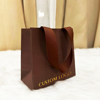 Poignée de ruban personnalisée, bijoux de luxe, cosmétique, cadeau, emballage pour vêtements, sac en papier d'art 250 Gsm pour vêtements
