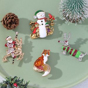 Chaussettes Père Noël Bonhomme de neige, Milu Cerf Cloche Neige Arbre de Noël Bonhomme en pain d'épice Broches de Noël et épinglettes en émail Badges/ - Product Image 5