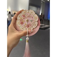 Miroir de maquillage de bureau rond rose unique pliable avec poignée en métal émaillé doux et pompon