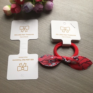 Carte de présentation pour élastiques à cheveux en papier perforé, avec logo personnalisé imprimé - Product Image 1