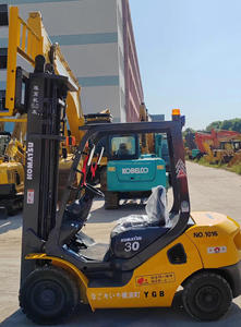 Oferta Especial: Montacargas Usado KOMATSU 30 de 3 Toneladas con Motor Diésel, Bomba de Agua, Caja de Cambios de Alto Rendimiento, Características para Construcción - Product Image 6