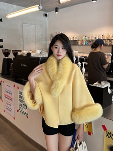Abrigo de Lana Otoño/Invierno 2025 para Mujer con Cuello de Piel de Zorro, Abrigo de Cachemira de Doble Cara - Product Image 1