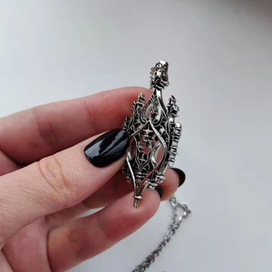 Oud kasteel <span class=keywords><strong>retro</strong></span> punk unisex kettingen schakelketting gotische verzilverde zinklegering met vlindervorm zoetwatermagisch - Product Image 4