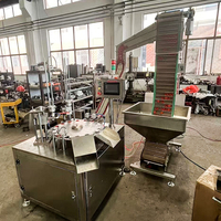 Machine automatique haute vitesse pour l'insertion de joints de bouchons de bouteilles, prix usine, équipement d'insertion de garnitures de bouchons en aluminium