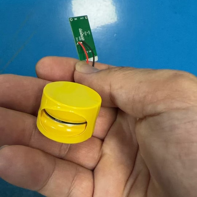 3V Battery or 5-36V Power Free API GT06 Protocol Online Tracking Device Wire Connection Air Tag for Vehicle Machine App Track